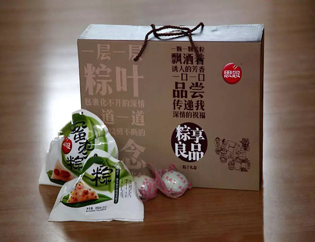 Хэнань Юнтьян Ароматные листья приветствуют лодку-дракон Festival.jpg Henan Yuntian The Fragrant Leaves Greet The Dragon Boat Festival.jpg